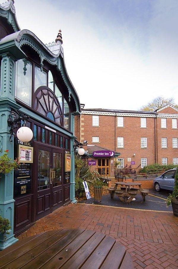Premier Inn Premier Inn Stockport Central Экстерьер фото