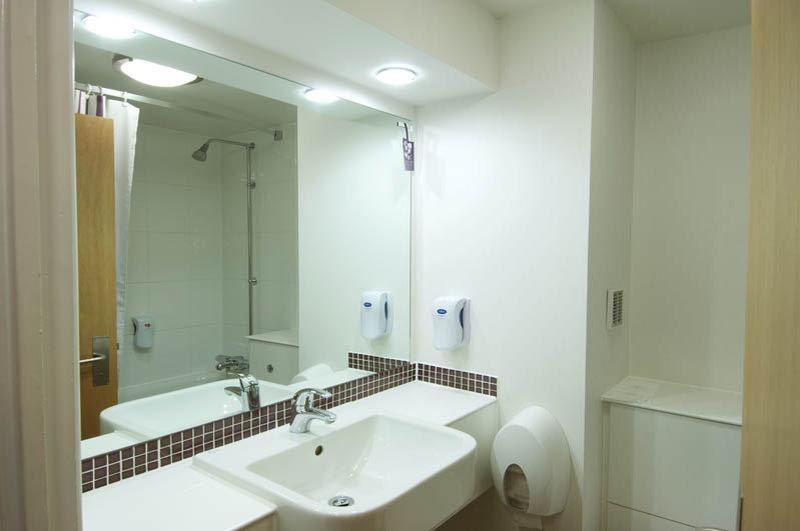 Premier Inn Premier Inn Stockport Central Экстерьер фото