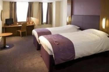 Premier Inn Premier Inn Stockport Central Экстерьер фото